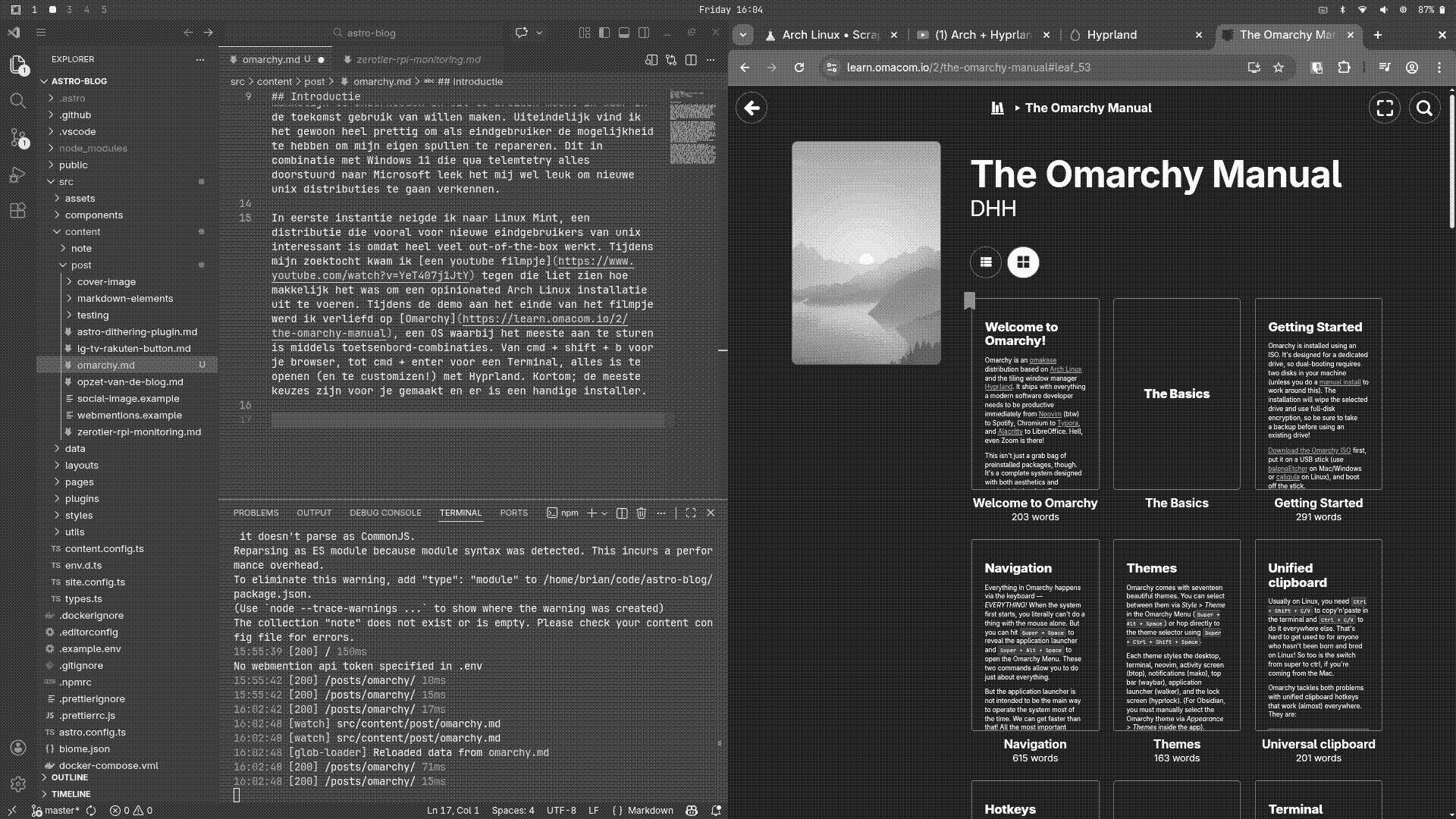 Omarchy in actie, links een visual code window en rechts de omarchy manual website.